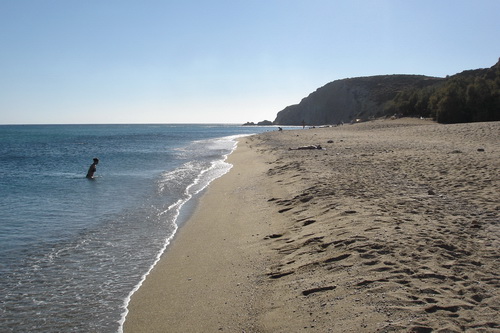 Roukounas beach